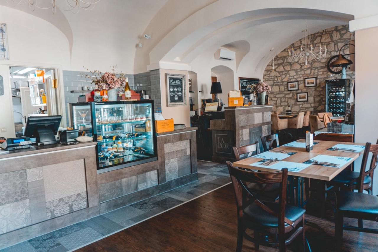 Hotel LaBor Kvártély Tokaj Esterno foto